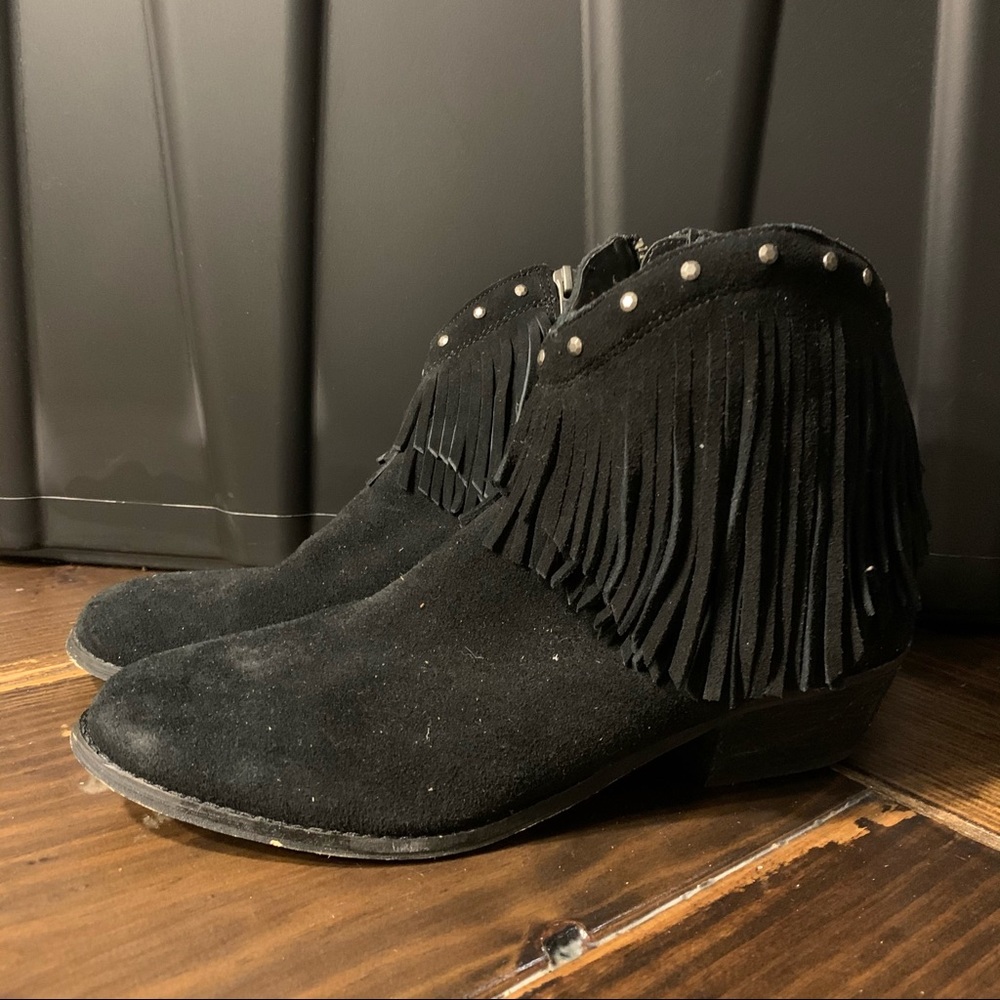 Minnetonka | Black Fringe Bootie